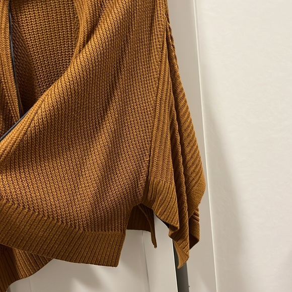 Lululemon sweater/poncho - Picture 5 of 9